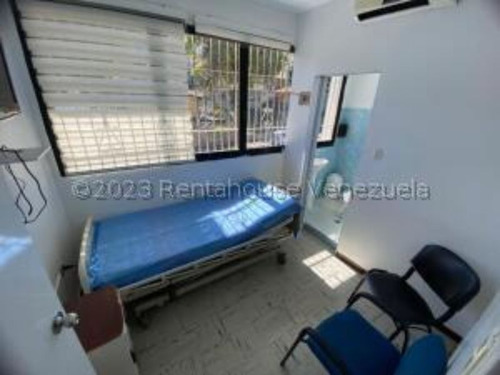 #23-22290 Magnifica Clínica Especializada En Cirugía Estética En Santa Monica