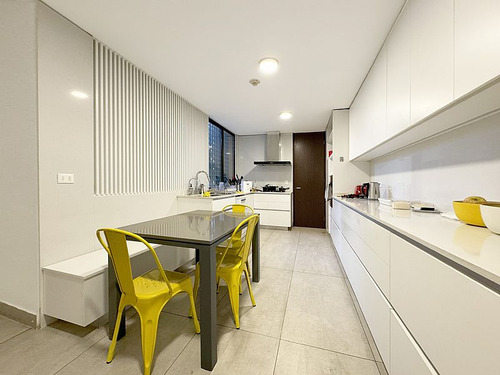 Luis Pasteur / Primer Piso