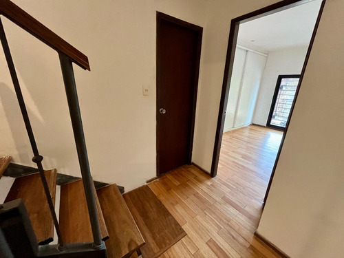Venta Con Renta De Casa Ph Independiente En Parque Rodó Completamente Reciclada De 2 Dormitorios Y Garaje