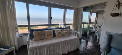 Apartamento En Venta Con Excelente Vista Al Mar, Primera Línea-ref:4481