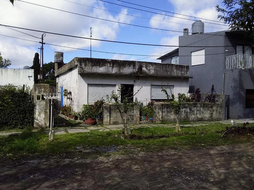 Casa Venta 2 Dormitorios 1 Baño 1 Patio 1 Galpon 220 Mts2 Totales - Berazategui