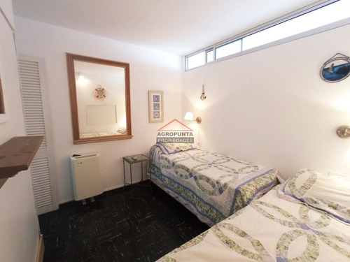 Apartamento En Península * 1 Y Medio Dormitorios Venta- Ref: 2823