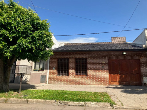 Casa De 3 Dormitorios Con Jardin En Venta Tolosa