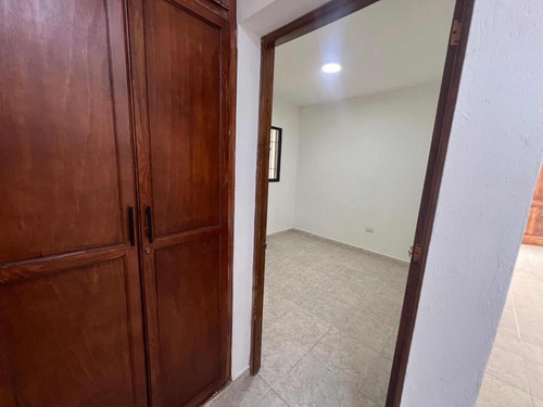 Alquilo Casa 1er Nivel Con Patio San Isidro