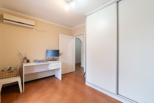 Venta De Casa 6 Ambientes En V. Tesei Apto Credito