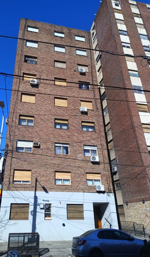 3 Ambientes Con Excelente Vista, A Metros De Hipólito Irigoyen