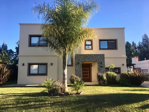 Imagen 1 de 14 de Casa En Venta 5 Ambientes En Canning