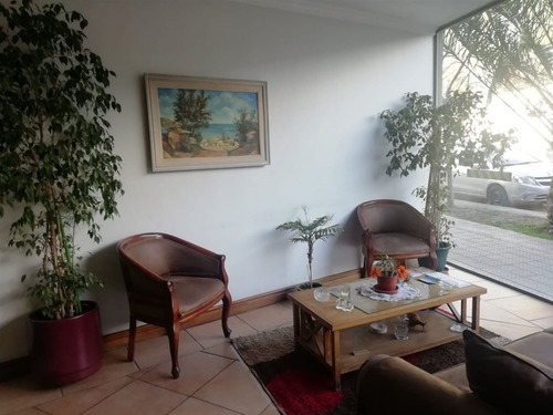 Venta De Amplio Y Cómodo Departamento En Metro Rondizzoni