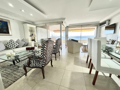Apartamento En Venta En Edificio Espigon Frente Al Puerto