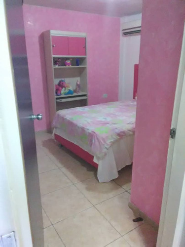 Imagen 12 de 20 de Venta De Casa Tipo Town House De 3 Niveles Mas Dos Aptos En Las Quince Letras 218m2