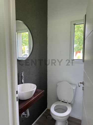 Venta Nueva Casa 4 Amb Con Jardín Y Pileta En Barbarita
