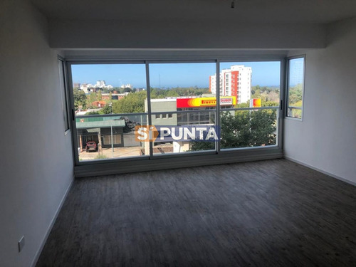 Imagen 5 de 16 de Apartamento En Venta - Centro De Maldonado