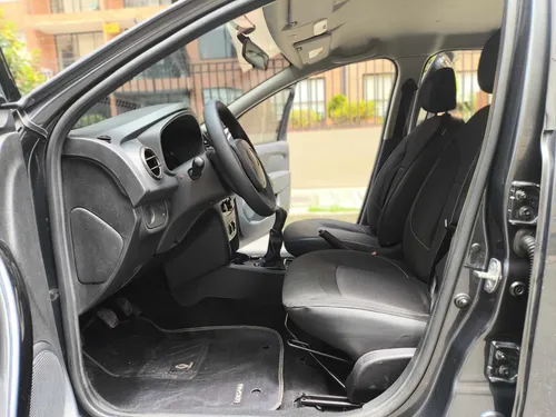 Renault Logan 1.6 Expression / Life +