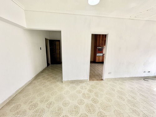 Venta De Departamento En Block Con Cochera Y Terraza
