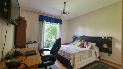 Venta De Hermosa Casa En Sector Residencial. Providencia.