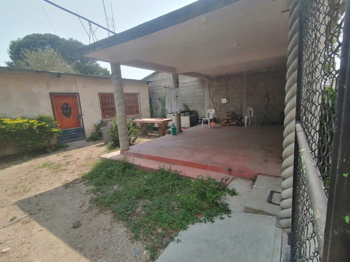 Casa De 3 Recamaras, 1 Baño, Cocina Integral De Cedro, Patio