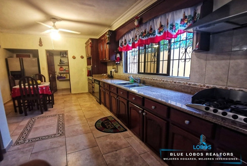 Imagen 11 de 14 de Casa De 3 Niveles Con Piscina Corales Del Sur Santo Domingo
