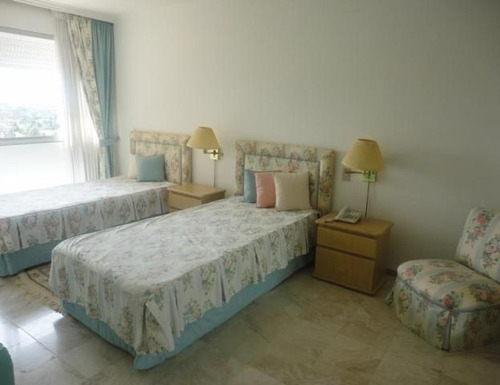 Apartamento En Venta De 3 Dormitorios En Playa Mansa