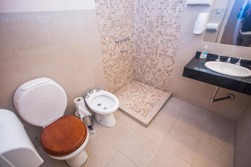 Venta Con Renta Reciclada Con Habilitación Para Centro De Estética Y Consultorio En Constitución