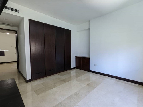 Imagen 16 de 20 de En Alquiler Bello Apartamento Las Mesetas 210 M2