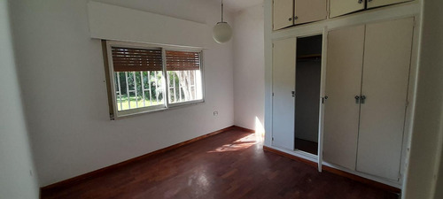 Casa En Venta Tres Dormitorios Amplio Terreno. Cerro De Las Rosas