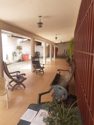 Best House Vende Espectacular Casa Bifamiliar En San Pedro De Los Altos