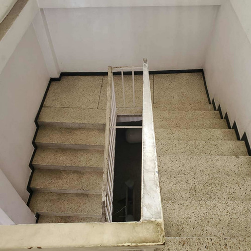 Imagen 9 de 20 de Alquiló Local Comercial Con Apartamento