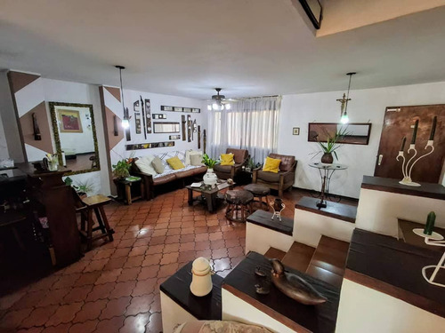Isabel Paz Vende Penthouse En Portachuelo. Via Guataparo