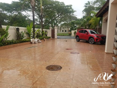 Casa En Los Samanes