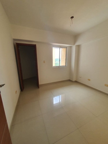 Elena Hidalgo Vende Apartamento En Res. Chelsea Court Obra Blanca Torre West, (solo Clientes)