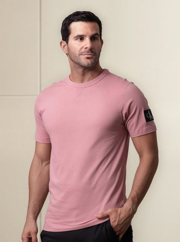 Polera Badge Regular Rosado Calvin Klein
