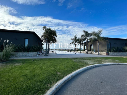 Lote Venta De 853,35 M2 A La Laguna En El Naudir Escobar