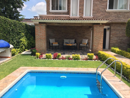 Imagen 3 de 14 de Venta De Casa Con Alberca Impecable