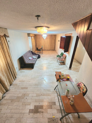 Lindisima Casa En Venta, 3 Niveles, Excelente Ubicación Sobre Esquina Valle Mezen, Valle De Aragón 3 Seccion