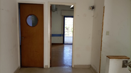 Imagen 20 de 24 de Amplio Edificio Con Excelente Ubicación En Quilmes Este