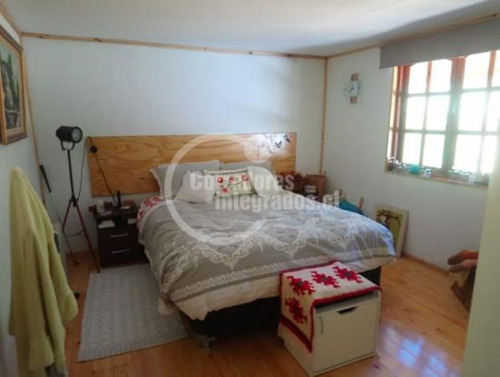 Parcela De 10.200 M2 Con Casa Nueva De 190 M2 En Curarrehue
