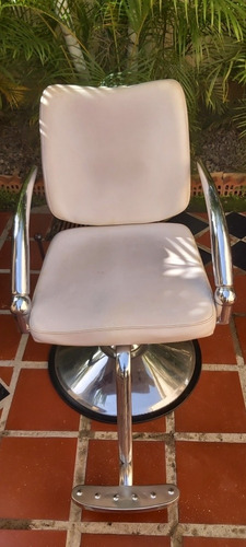 Imagen 4 de 8 de Vendo Hermosa Mesa Y Silla Para Estilista