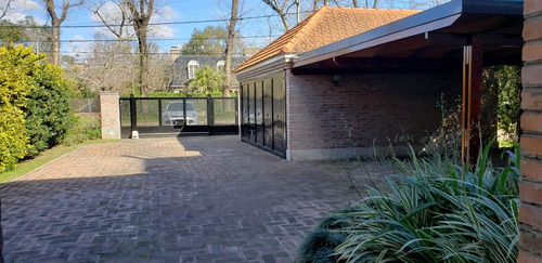 Venta Rosario Fisherton Importante Propiedad Sobre Bv. Argentino. Jardin Y Piscina.