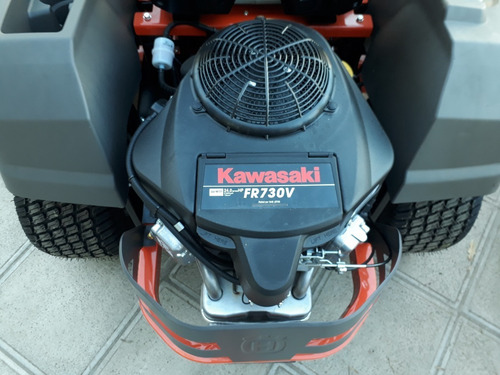 Imagen 8 de 15 de Tractor Radio Cero Husqvarna Z254 F