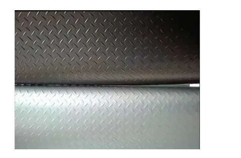 Piso De Goma Estriado Gris Aluminio Y Negro De 1mm X 1.5mt