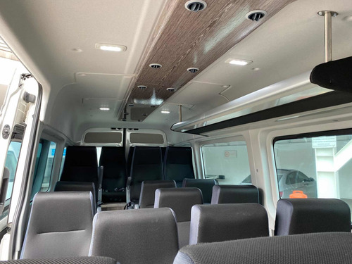 Imagen 7 de 14 de Volkswagen Crafter 2.0 Pasajeros 3.88 Ton Lwb Caja Extendida