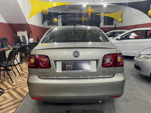 Volkswagen Polo Sedan 1.6 Vht Comfortline Total Flex