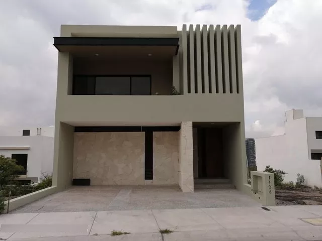 Casa Nueva Con Roof Garden En La Zona De El Refugio