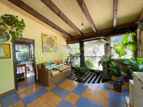 Casa En Venta En Huertas La Joya, Estilo Campestre, Con 4 Recámaras