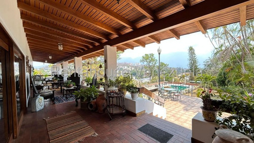 Tg Casa Colonial En Venta En Cumbres De Curumo, En Calle Cerrada Con Vista Al Ávila 24-11853 Ys