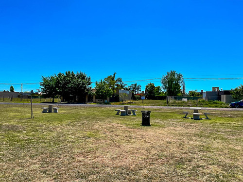 Terreno De 717m2 En Venta En Funes City Frente A La Plaza Zona Colegio Joan Miro