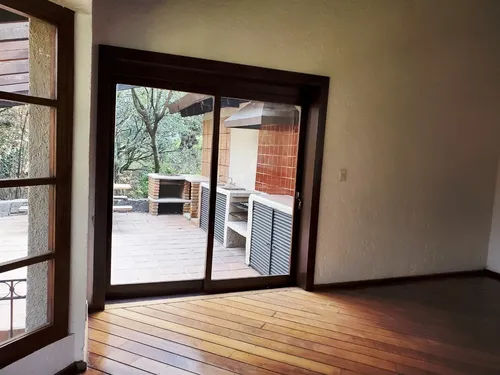 Casa Venta, Con Departamento O Estudio Independiente. 10 Estacionamientos.