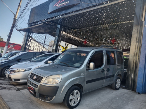Imagem 1 de 11 de Fiat Doblo 2013 1.8 16v Essence Flex 5p