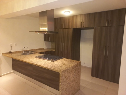 Casa A La Venta En Condominio Monte Everest, Juriquilla, Queretaro, Trato Directo, Precio Negociable