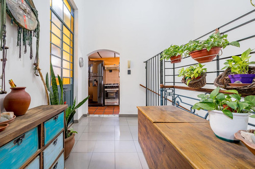 Venta/permuta - Casa Planta Alta, 4 Dormitorios - Centro, Rosario.